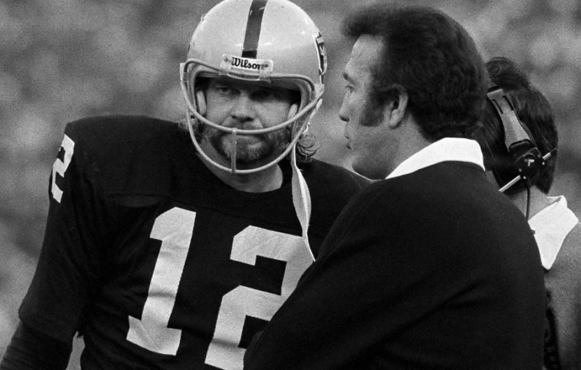 Tom Flores es seleccionado como finalista para el Salón de la Fama de la NFL