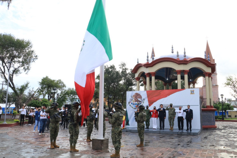Encabeza Alcalde Mario López ceremonia de honores; rinden homenaje al Lic. José Félix Hi González