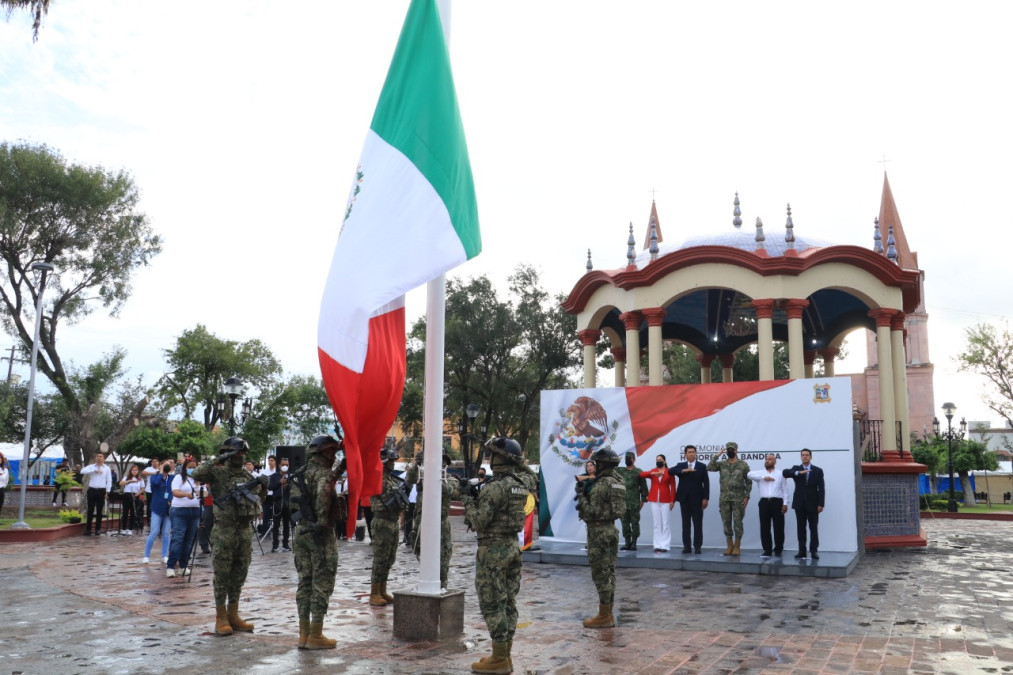Encabeza Alcalde Mario López ceremonia de honores; rinden homenaje al Lic. José Félix Hi González