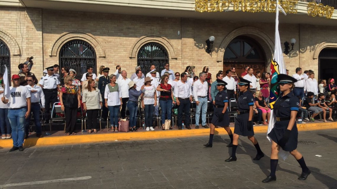 Matamorenses disfrutan desfile militar