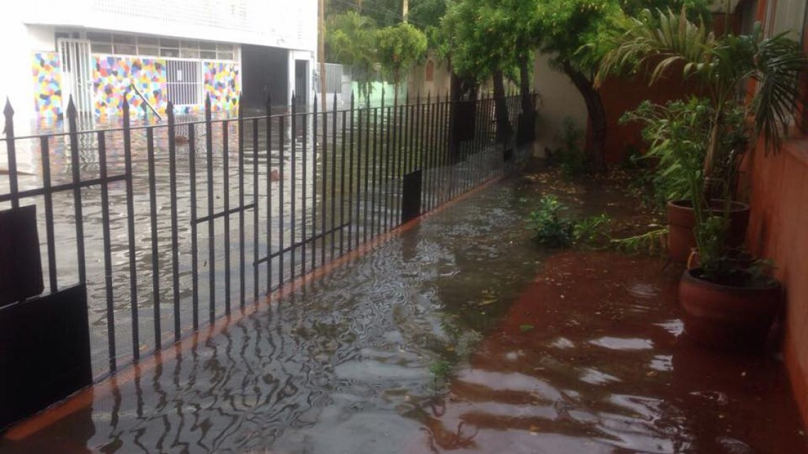 Mazatlán es inundado por fuertes lluvias