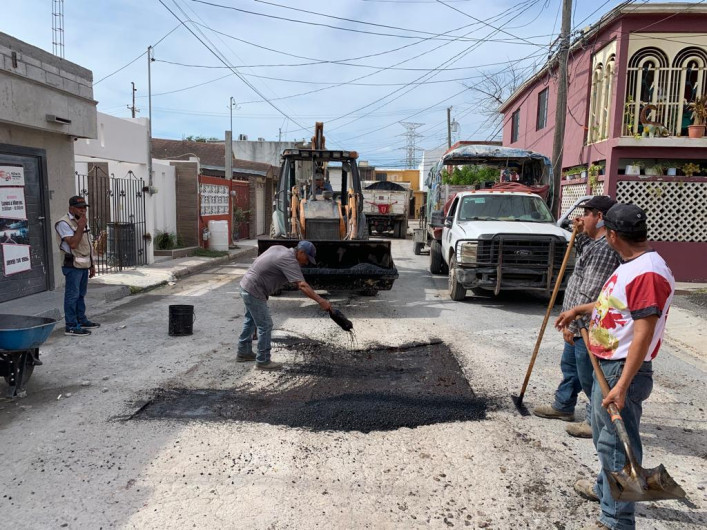 Lleva a cabo Gobierno Municipal trabajo de bacheo en la Cañada