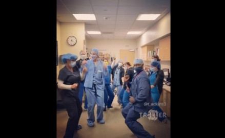 Médicos sacan el estrés al ritmo de los Bee Gees