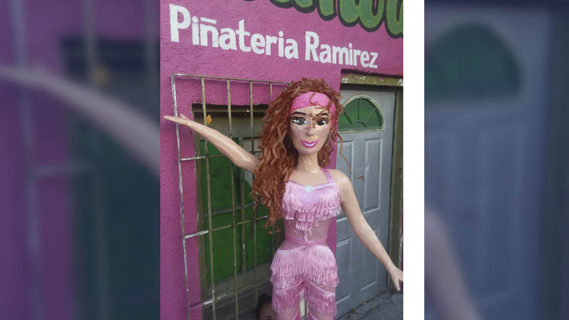 Thalía ya tiene su piñata