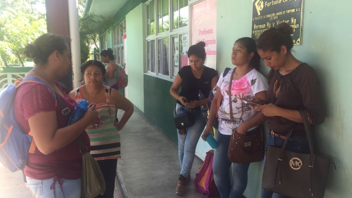 Exigen padres de familia maestro para tercer grado de primaria