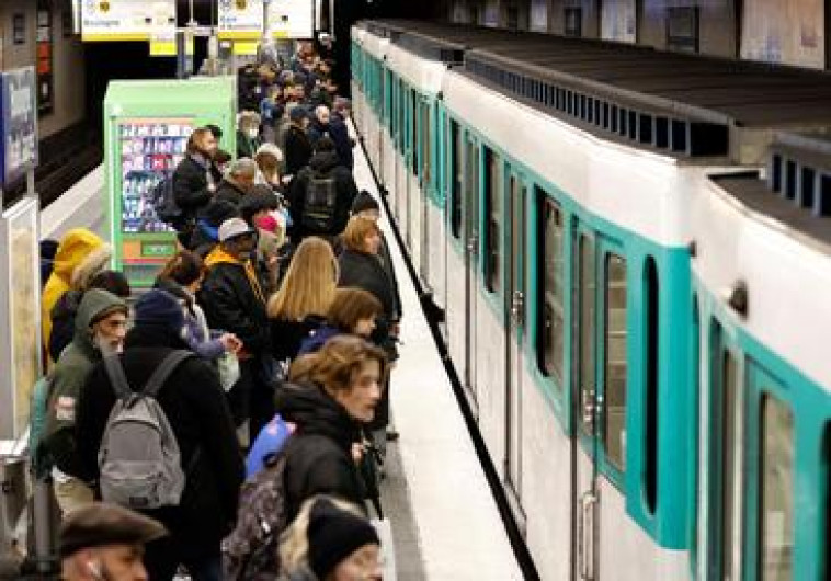 Gobierno de Francia niega casos confirmados de chinches en metro o trenes