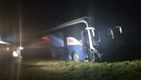 Embiste camión de pasajeros a 2 personas en Reynosa; Chofer huye del lugar