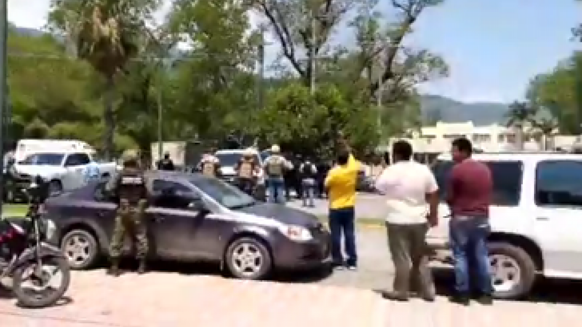 Reportan disparos y posible motín al interior del Cedes Victoria