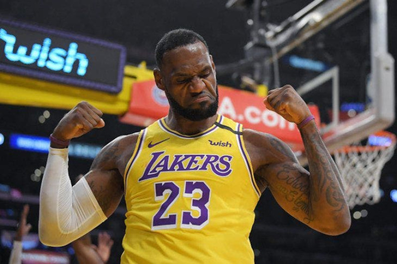 Hay LeBron James por dos años más en los Lakers