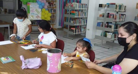 Viven neolaredenses vacaciones en la biblioteca