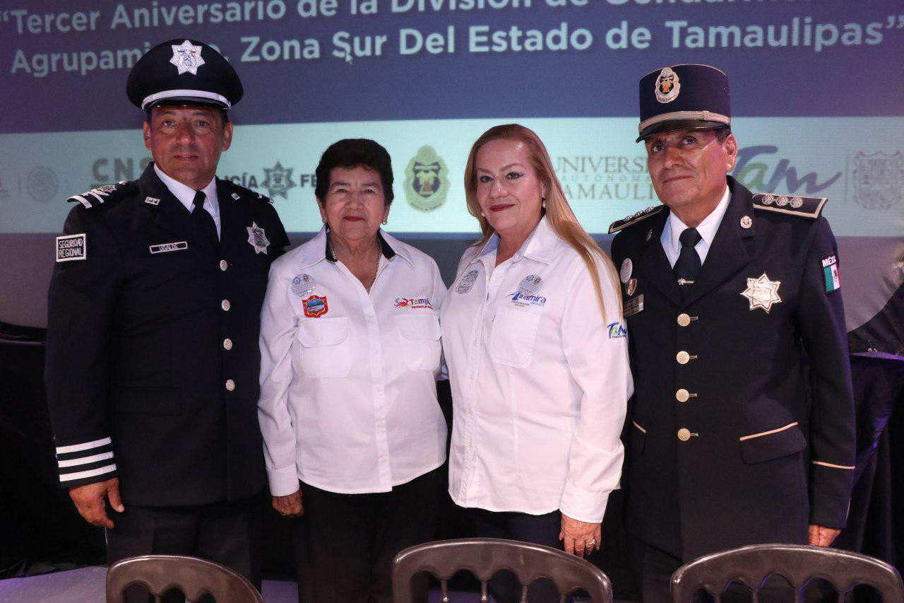 Felicita Alcaldesa a Gendarmería Nacional por su 3 aniversario 