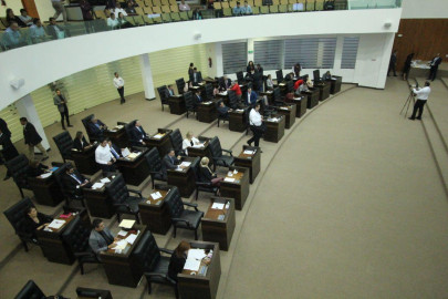 Con impuesto a alcohol y tabaco aprueban paquete económico para 2020