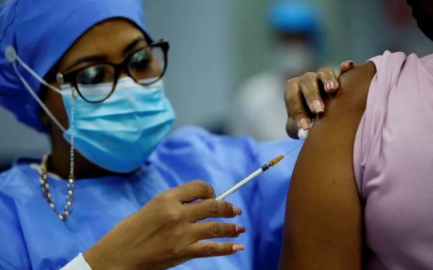 Tasa de vacunación con esquema completo en América Latina sube al 39%