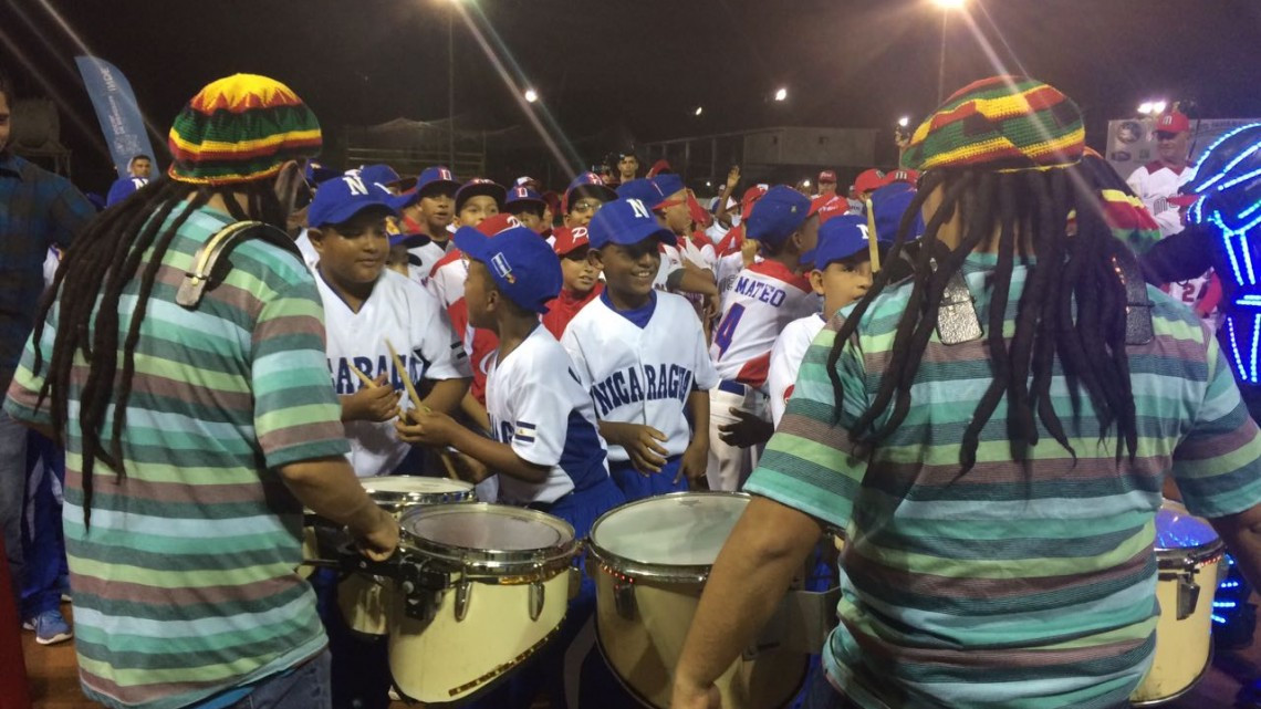 México vence por nocaut a Perú en su debut en CPB