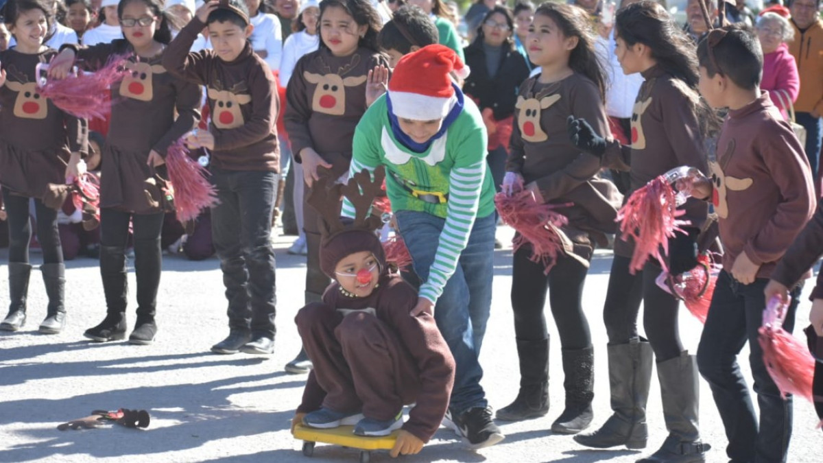 Exitoso Desfile Navideño en Santa Apolonia