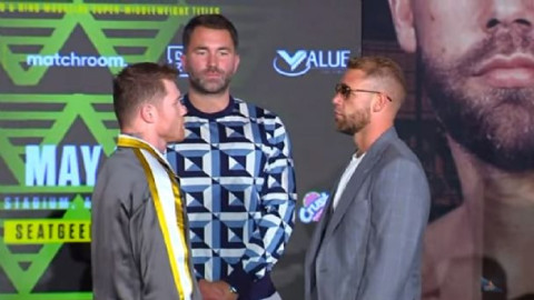 Álvarez ‘explota’ contra Saunders tras dejarlo con la mano estirada