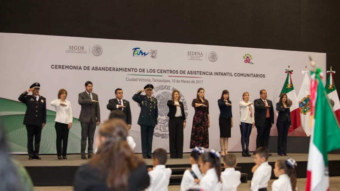 DIF participa en abanderamiento con escoltas de CAIC