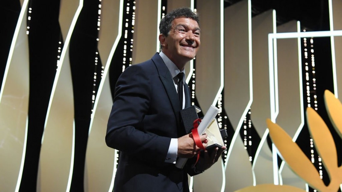 Antonio Banderas es galardonado como mejor actor en Cannes