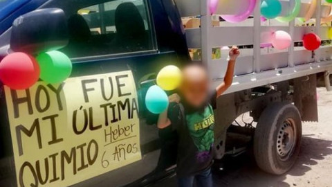 Niño de 6 años vence el cáncer y celebra su última quimioterapia