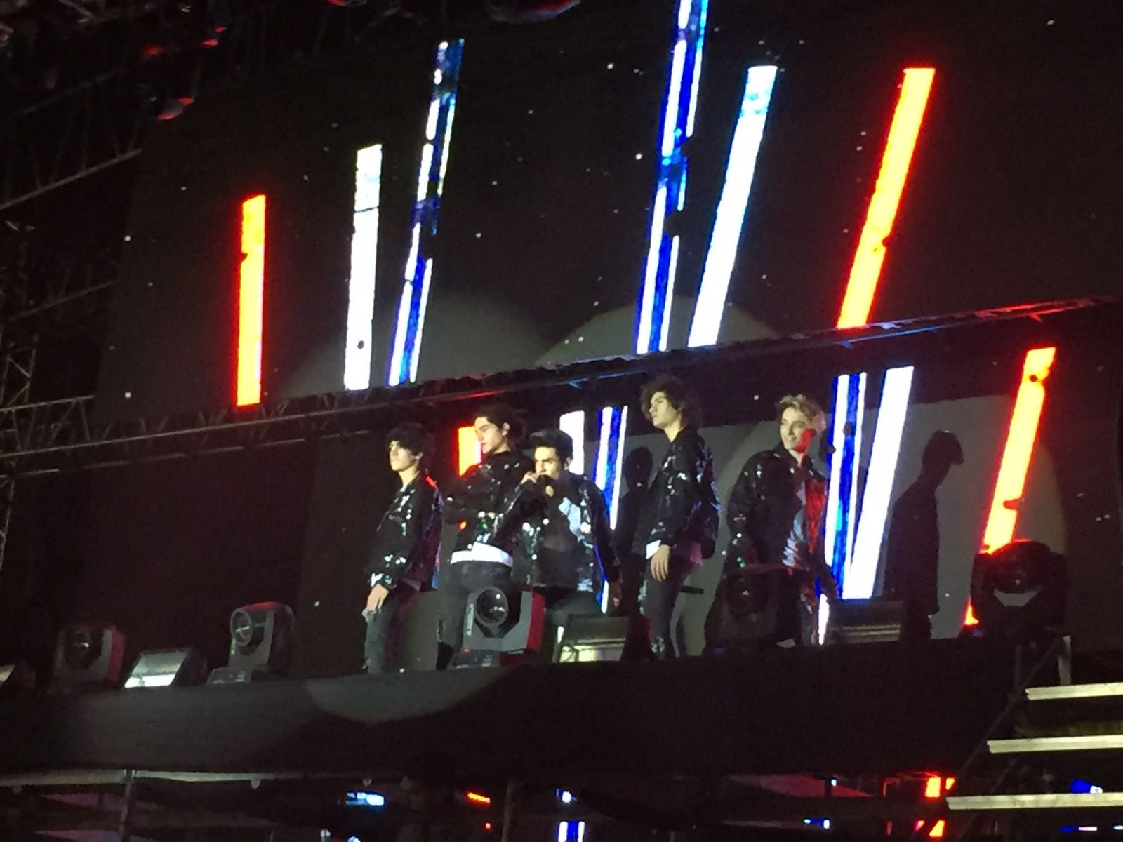 CD9 causa euforia en su presentación en las Fiestas de Abril 