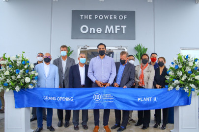 Inaugura alcalde Carlos Víctor Peña Ortiz planta maquiladora.