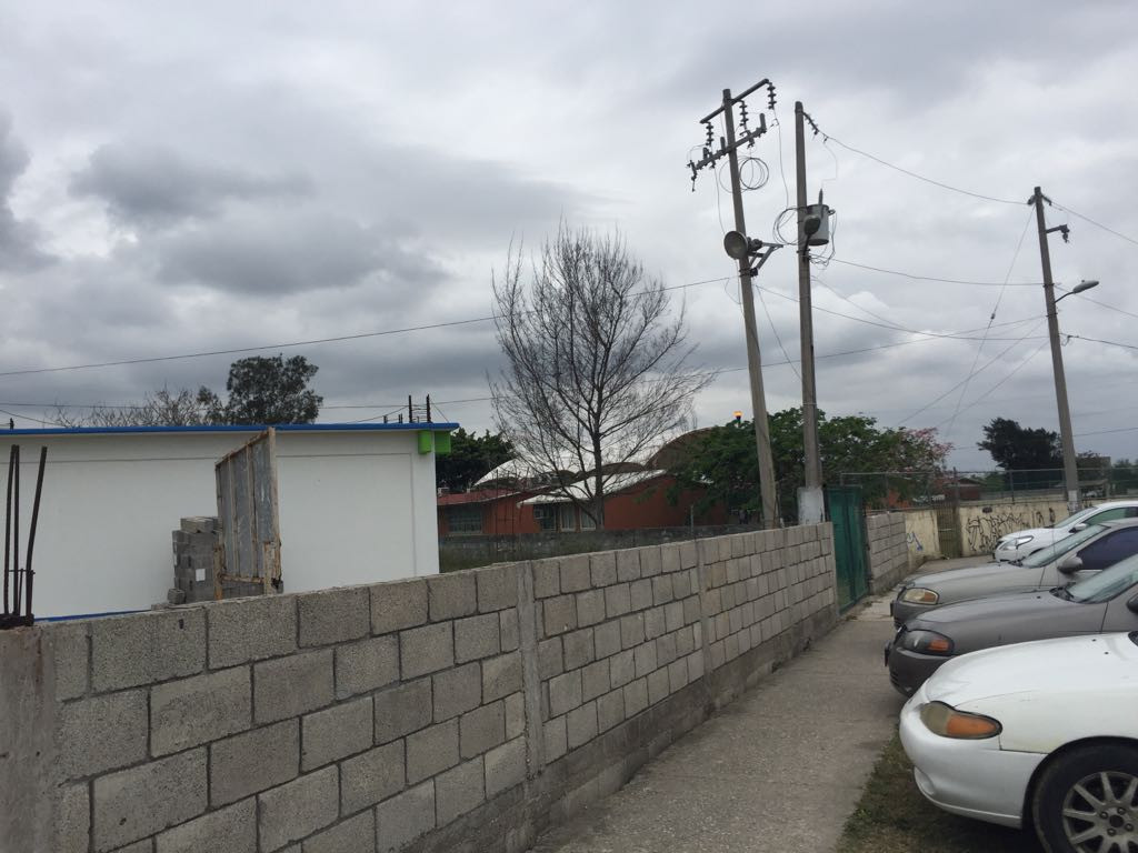 Colocan transformador en escuela secundaria