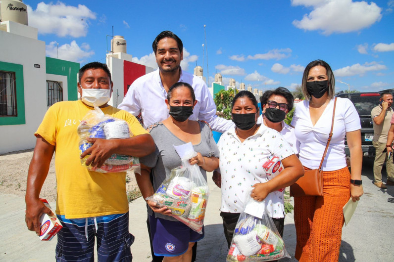 Llevó Carlos Peña Ortiz jornada de Bienestar a "Riveras del Carmen" 