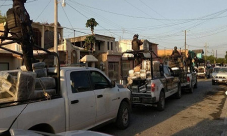 Confiscan 137 paquetes de marihuana