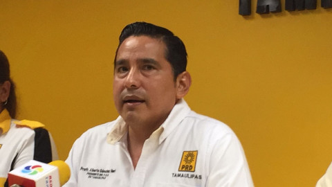 Líder del PRD llama alcoholico al diputado Hernández Correa 