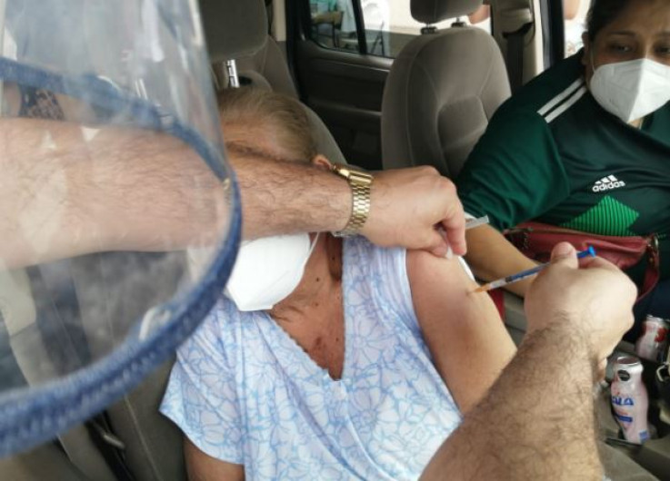 Prudencia, paciencia y respeto pide presidenta del DIF durante jornadas de vacunación