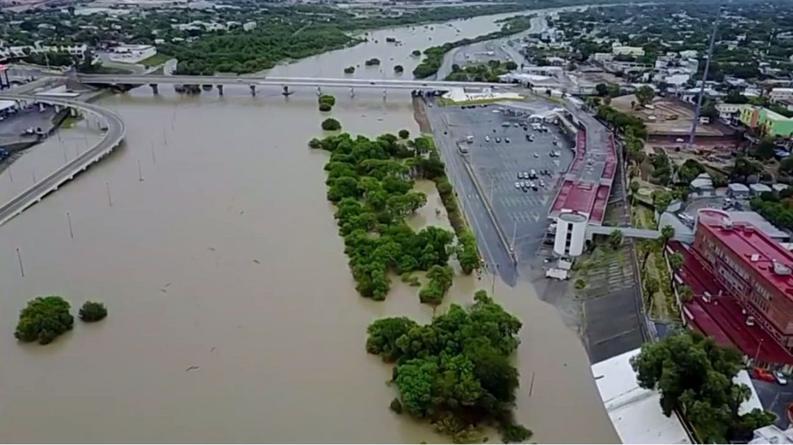Inundado puente Juárez Lincoln