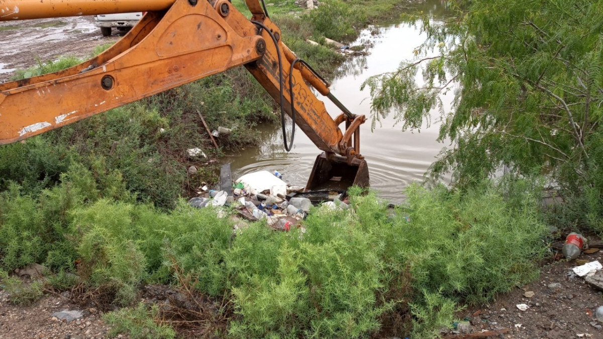 Excelente noticia la adquisición de Maquinaria Para Limpieza de Canales y Drenes por Parte del Gobierno Municipal: JAD