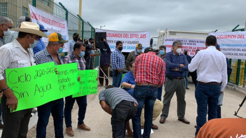 Productores se manifiestan en la Bocatoma por reparto equitativo de agua