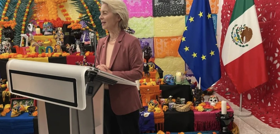 Presidenta de la Comisión Europea inaugura Altar de Muertos de México en Estrasburgo