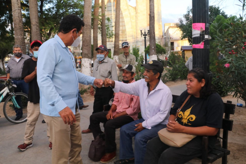 Convive Alcalde Mario López con familias humildes en posada organizada por Patronato “Barrio Capilla”