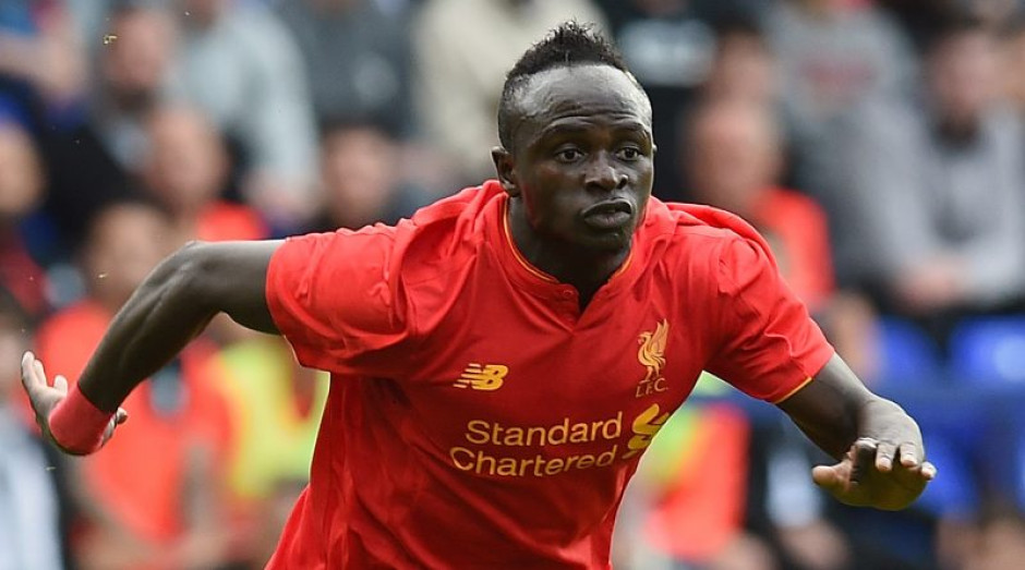 Sadio Mané es operado "con éxito" de una mano