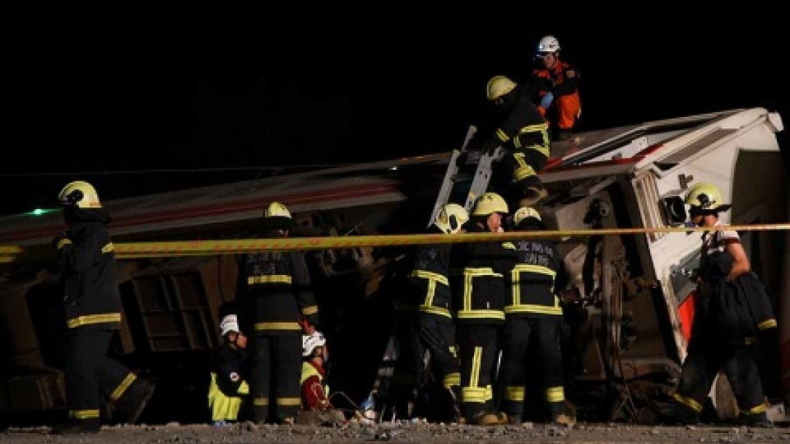22 muertos por accidente de tren en Taiwán