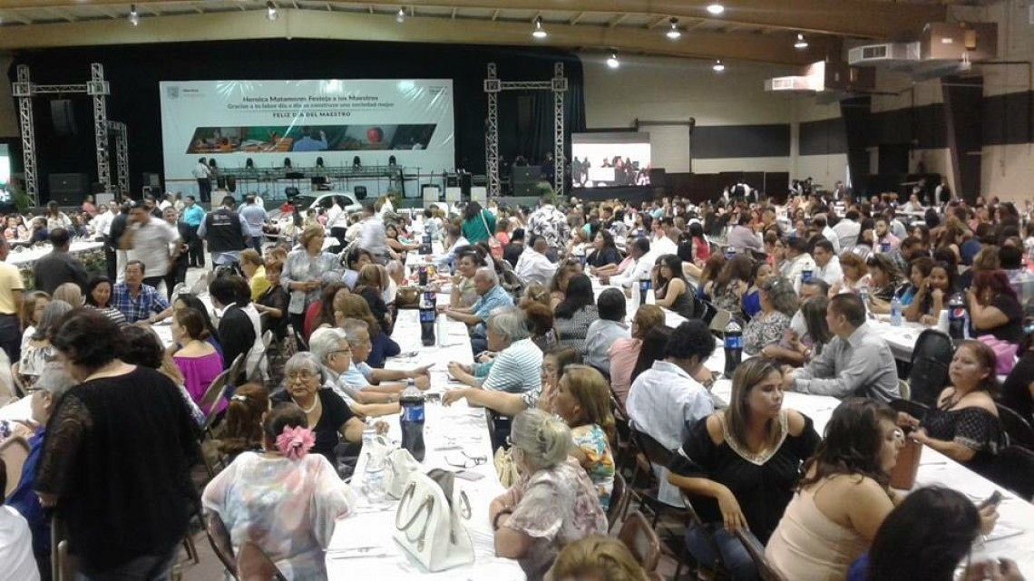 Ayuntamiento celebra a maestros de Matamoros 