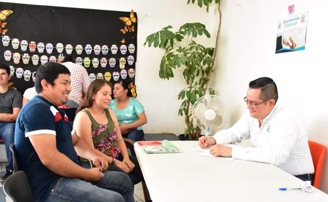 Aprovechan parejas, matrimonios gratuitos 