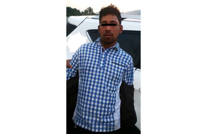 Roba cinco veces con la misma camisa y es detenido