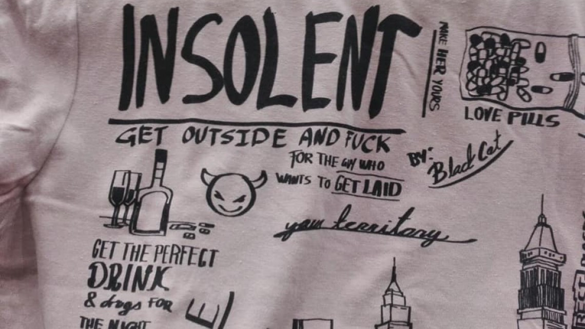 Cuidado con el Perro se disculpa y retira playeras que incitan violencia contra mujeres