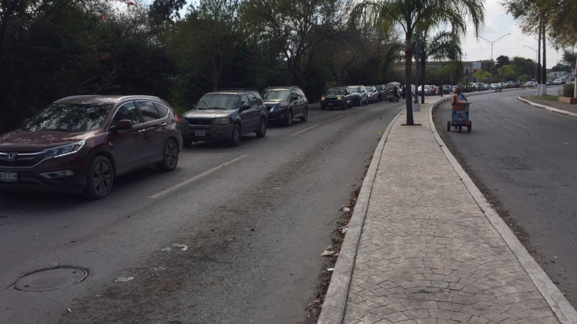Puentes Internacionales de Matamoros registran largas filas y tiempo de espera de hasta 3 horas   
