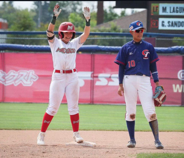 Softbolista Edith de Leija destaca a nivel mundial