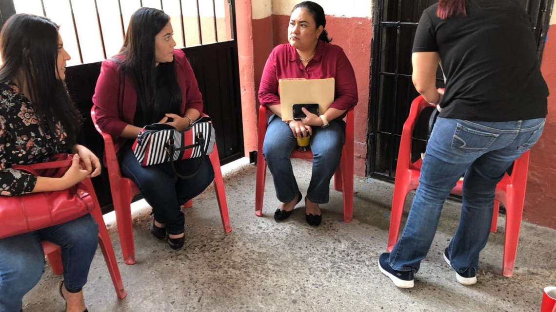 Solicitan a supervisora desaloje la escuela Benito Juárez