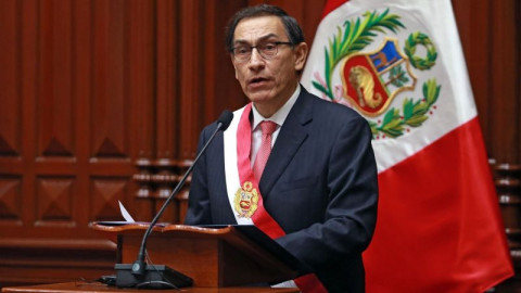 Por ‘incapacidad moral’ destituyen al presidente de Perú, Martín Vizcarra