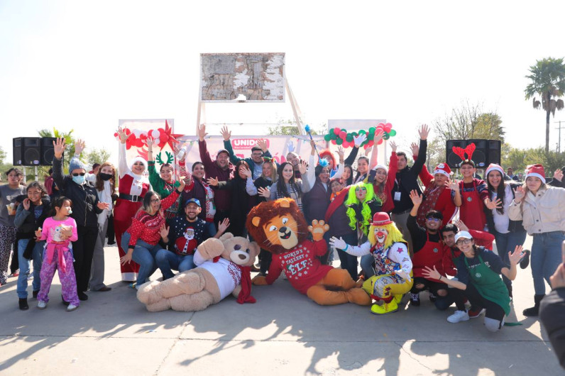 Llevan Gobierno Municipal e Iniciativa Privada más de mil 200 juguetes a familias de la periferia