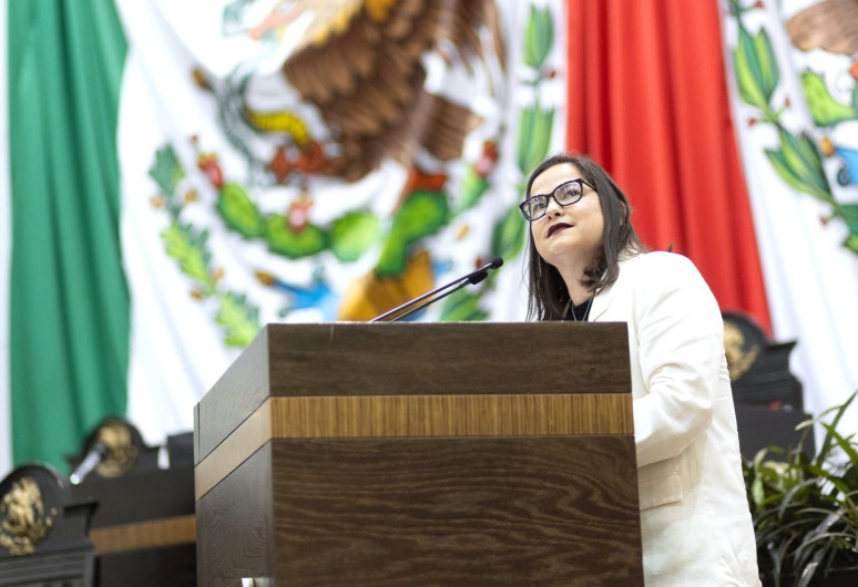 Viven estudiantes experiencia democrática, son diputados por un día