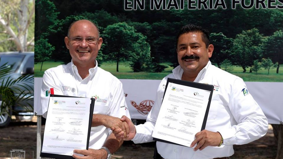 Alcalde de Valle Hermoso firma convenio con la Conafor 