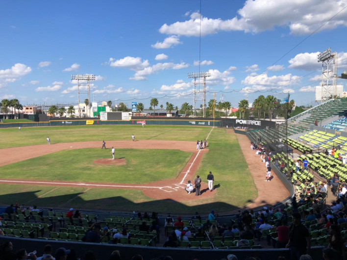 Tras suspensión por falta de energía eléctrica, se celebra encuentro de Tecolotes vs Mariachis