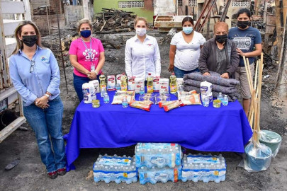 DIF Reynosa entrega apoyos a familia afectada por incendio